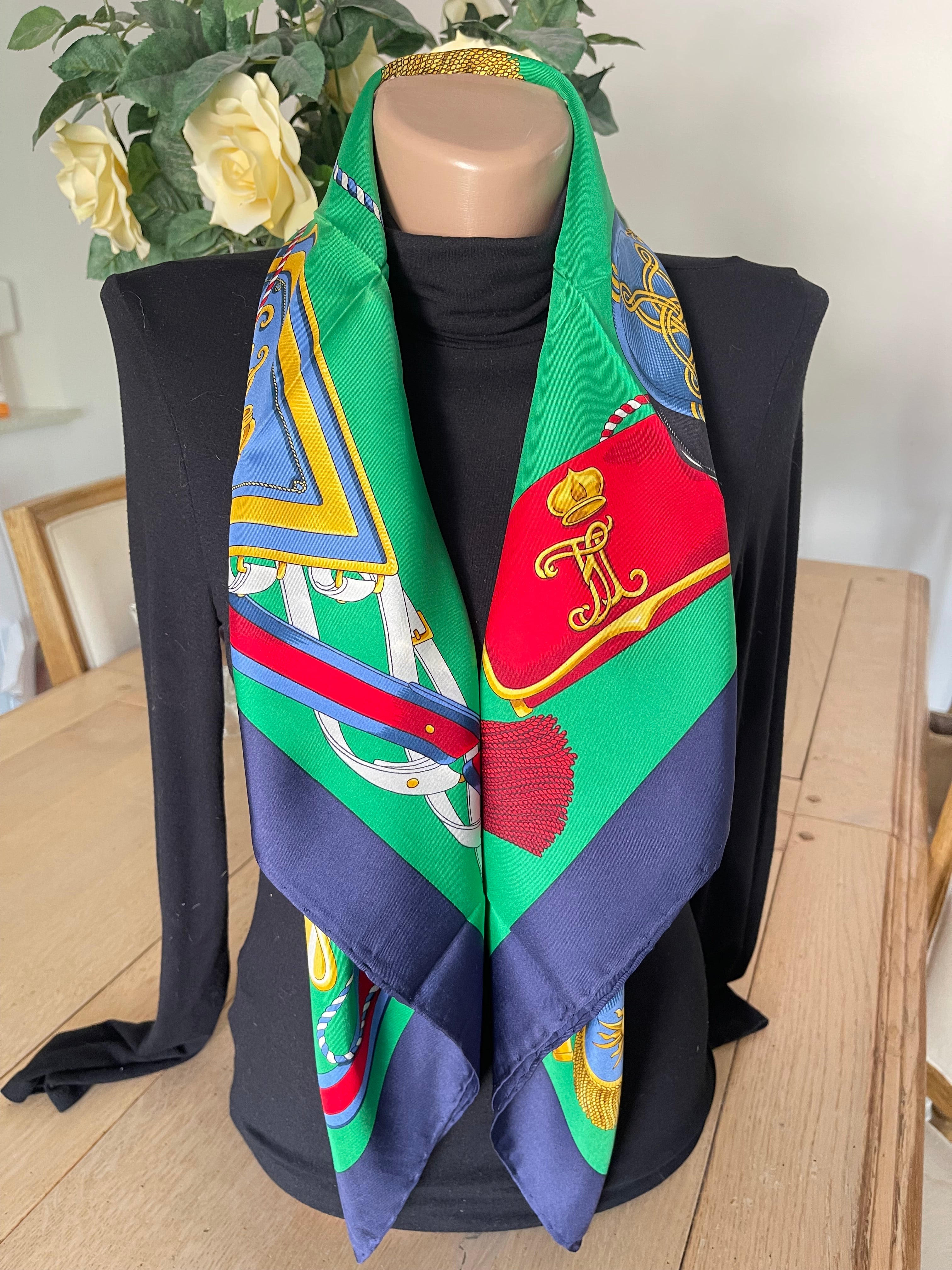 CELINE carré foulard scarf schal seide silk boite