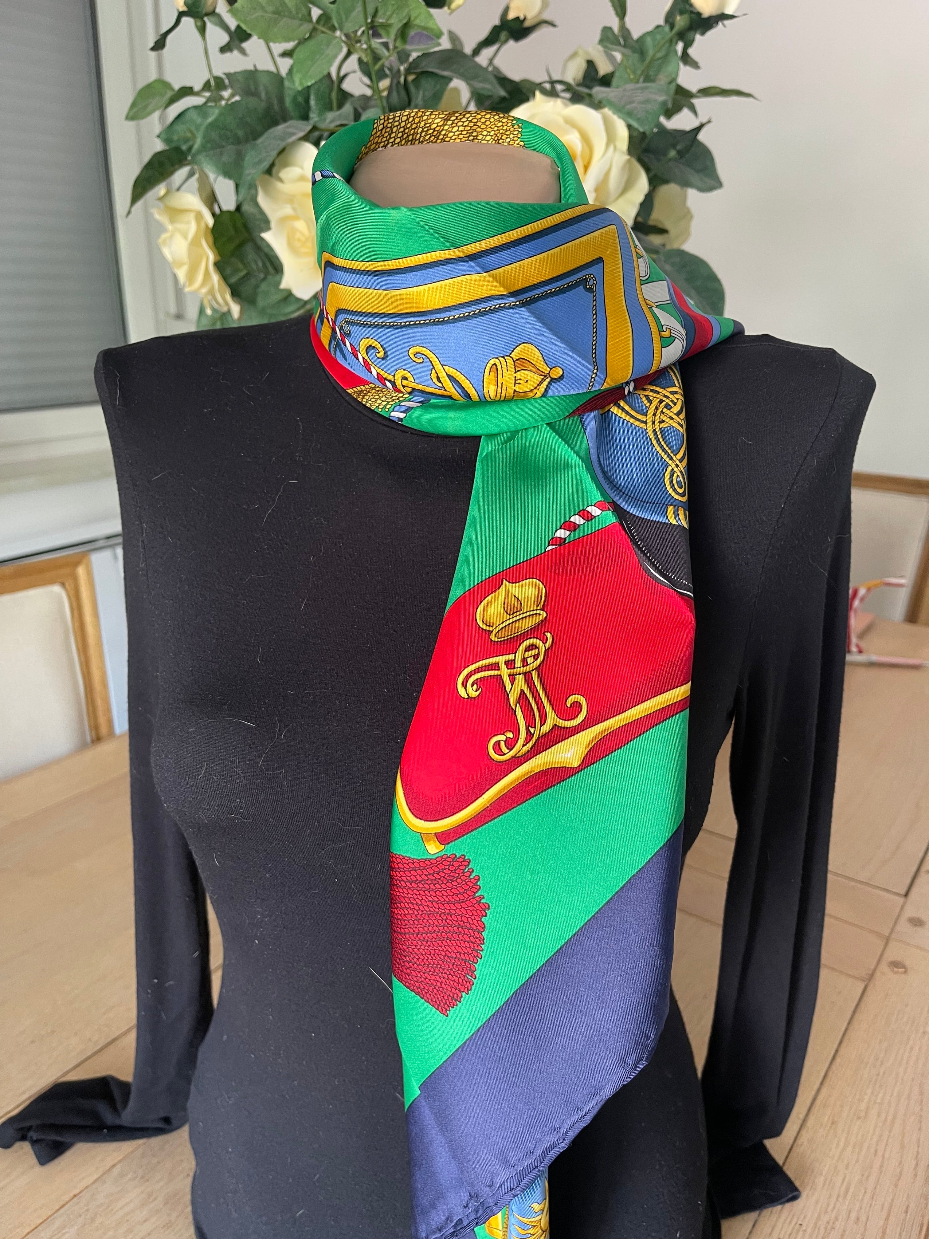 CELINE carré foulard scarf schal seide silk boite