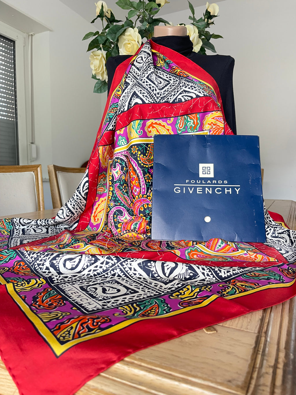 GIVENCHY carré foulard scarf schal sjaal seide silk soie