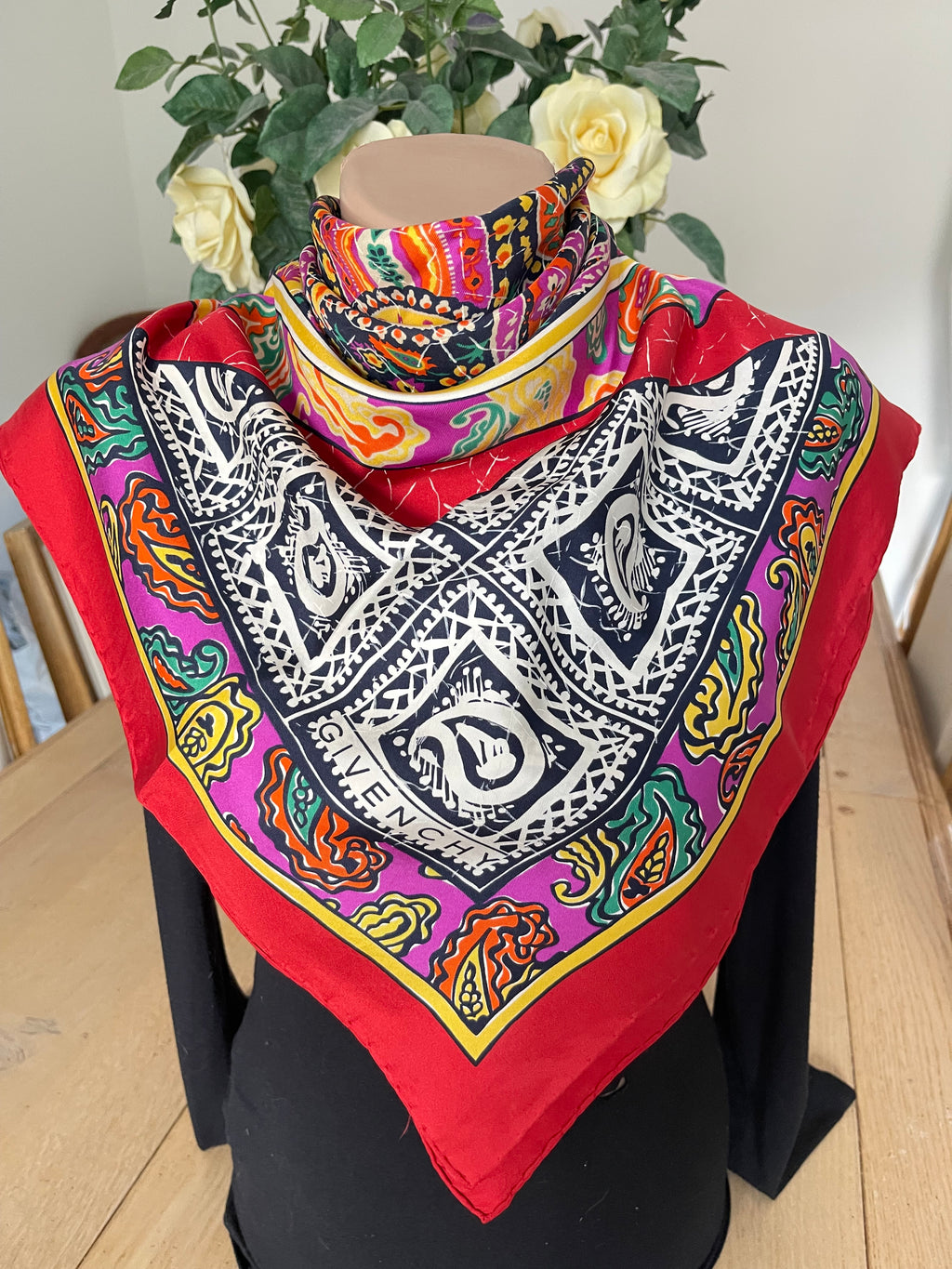 GIVENCHY carré foulard scarf schal sjaal seide silk soie