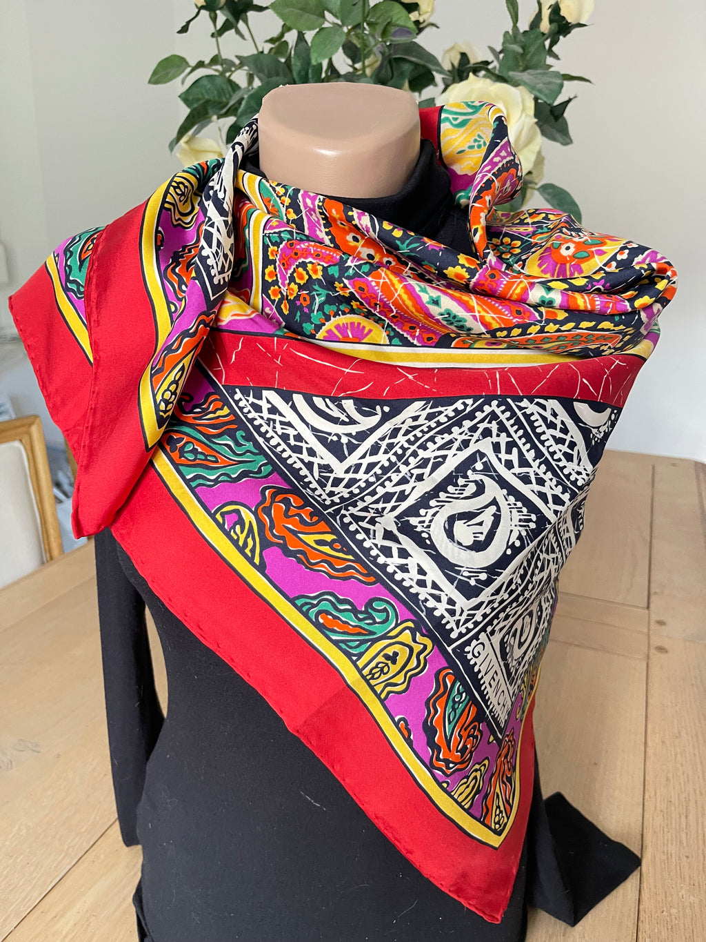 GIVENCHY carré foulard scarf schal sjaal seide silk soie