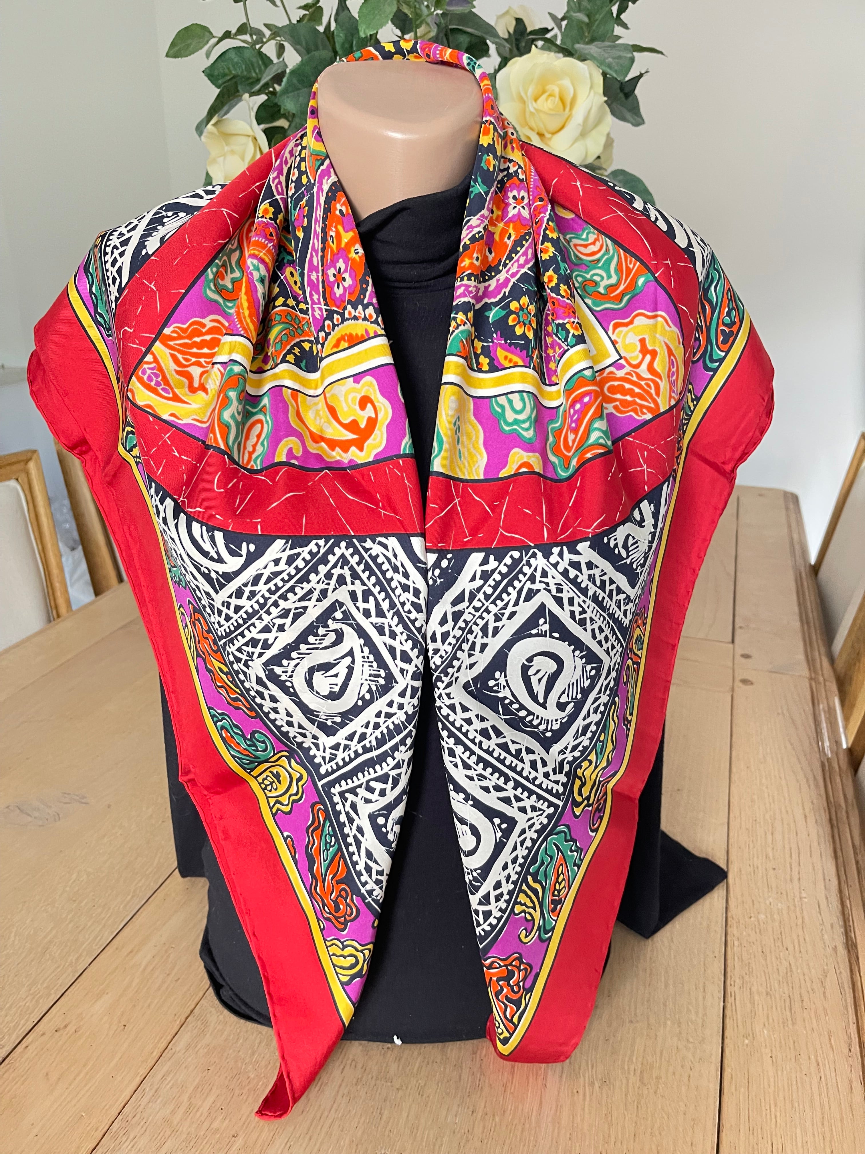 GIVENCHY carré foulard scarf schal sjaal seide silk soie