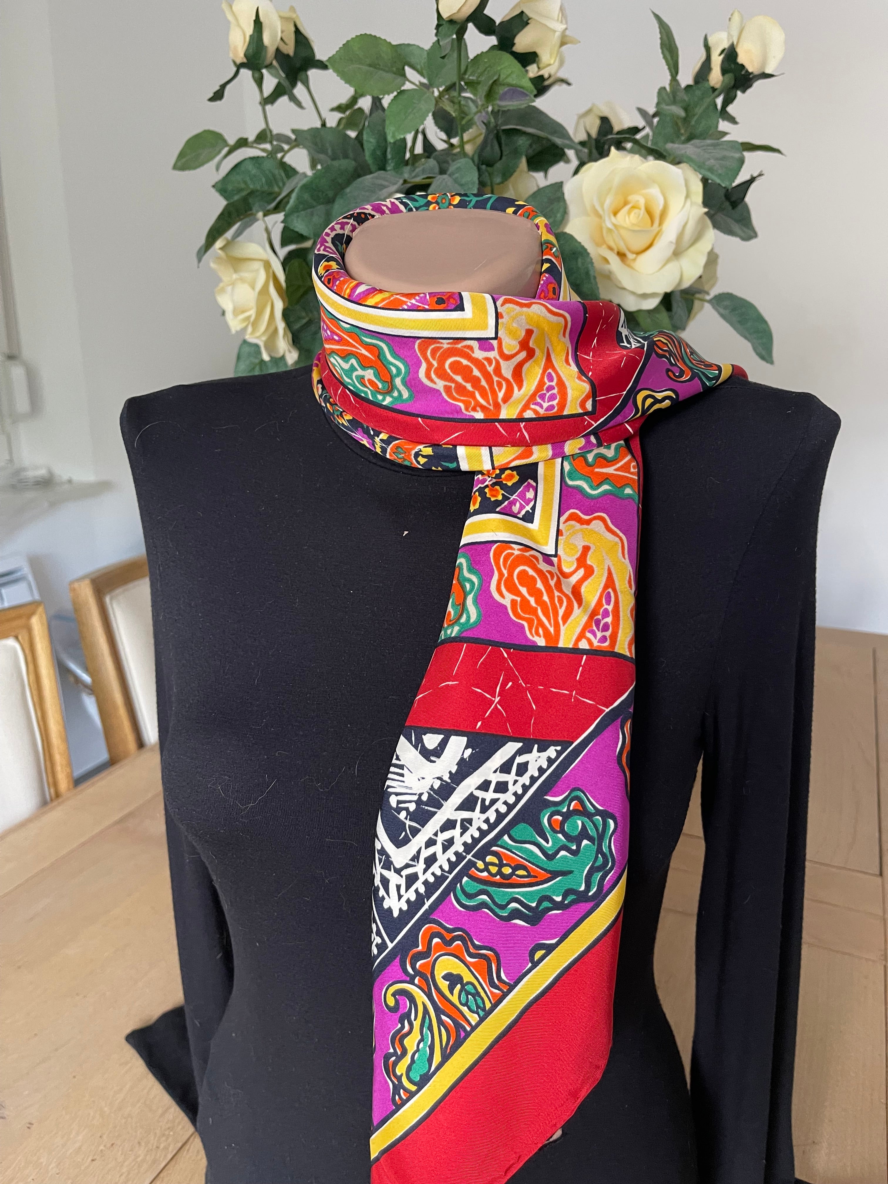 GIVENCHY carré foulard scarf schal sjaal seide silk soie