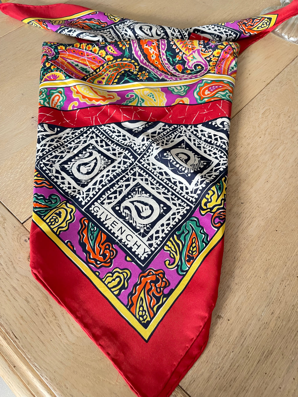 GIVENCHY carré foulard scarf schal sjaal seide silk soie