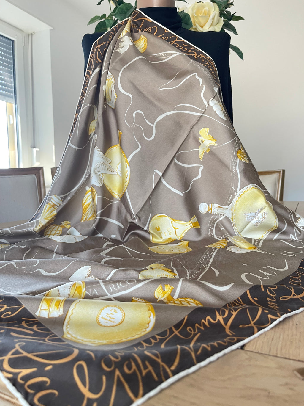 NINA RICCI carré foulard scarf schal sjaal seide silk soie