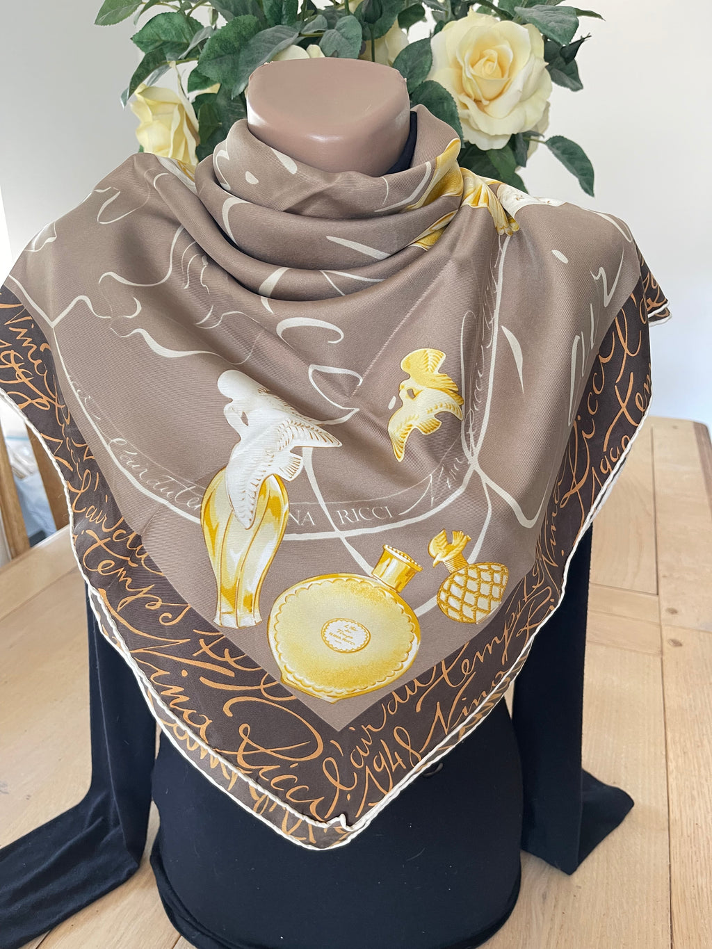 NINA RICCI carré foulard scarf schal sjaal seide silk soie
