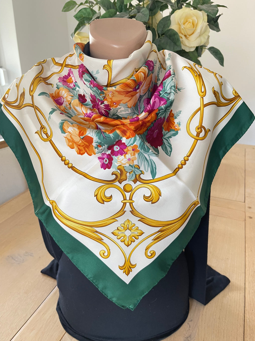 Flower Silk scarf  carré foulard scarf seide soie silk