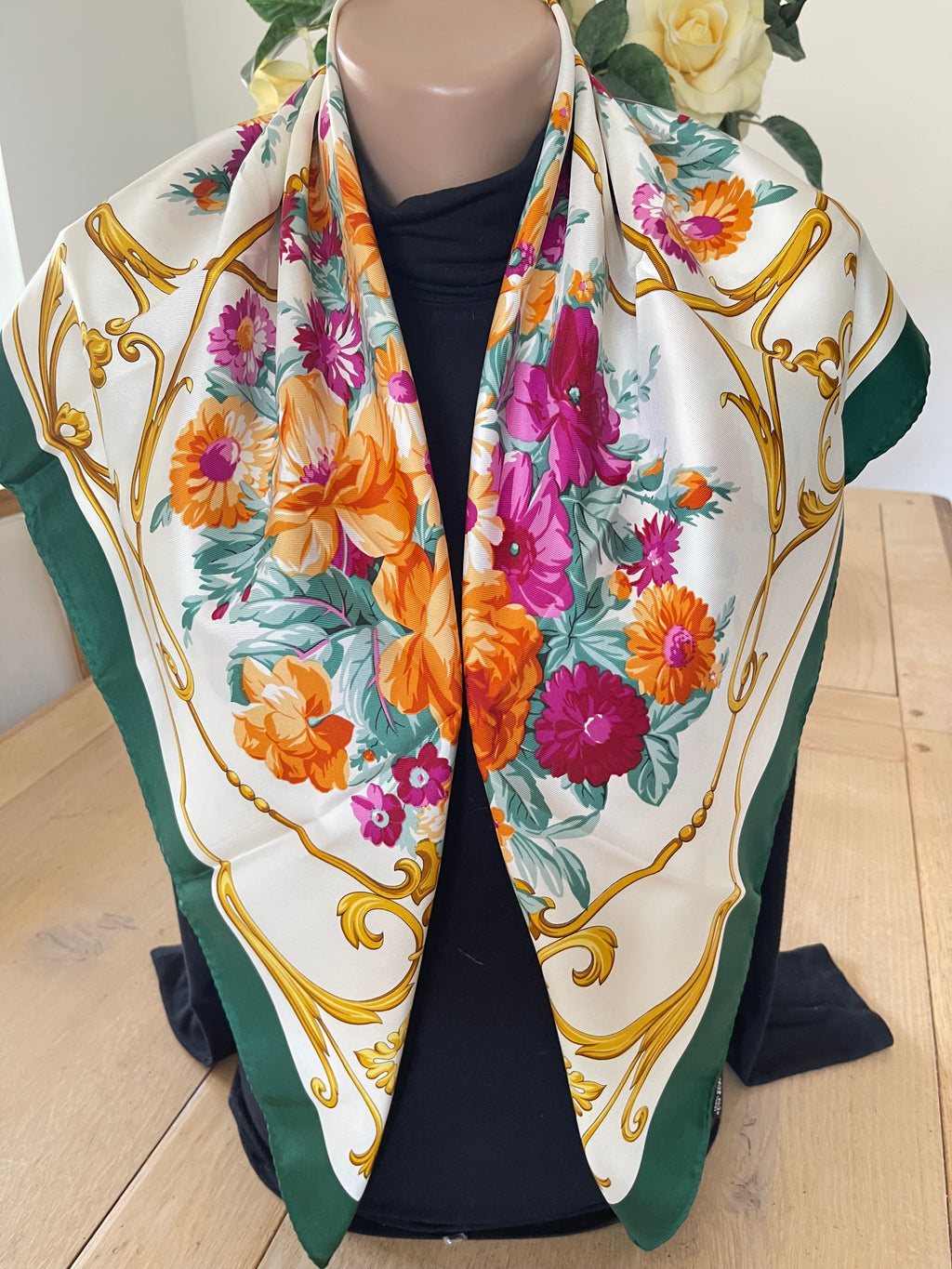 Flower Silk scarf  carré foulard scarf seide soie silk