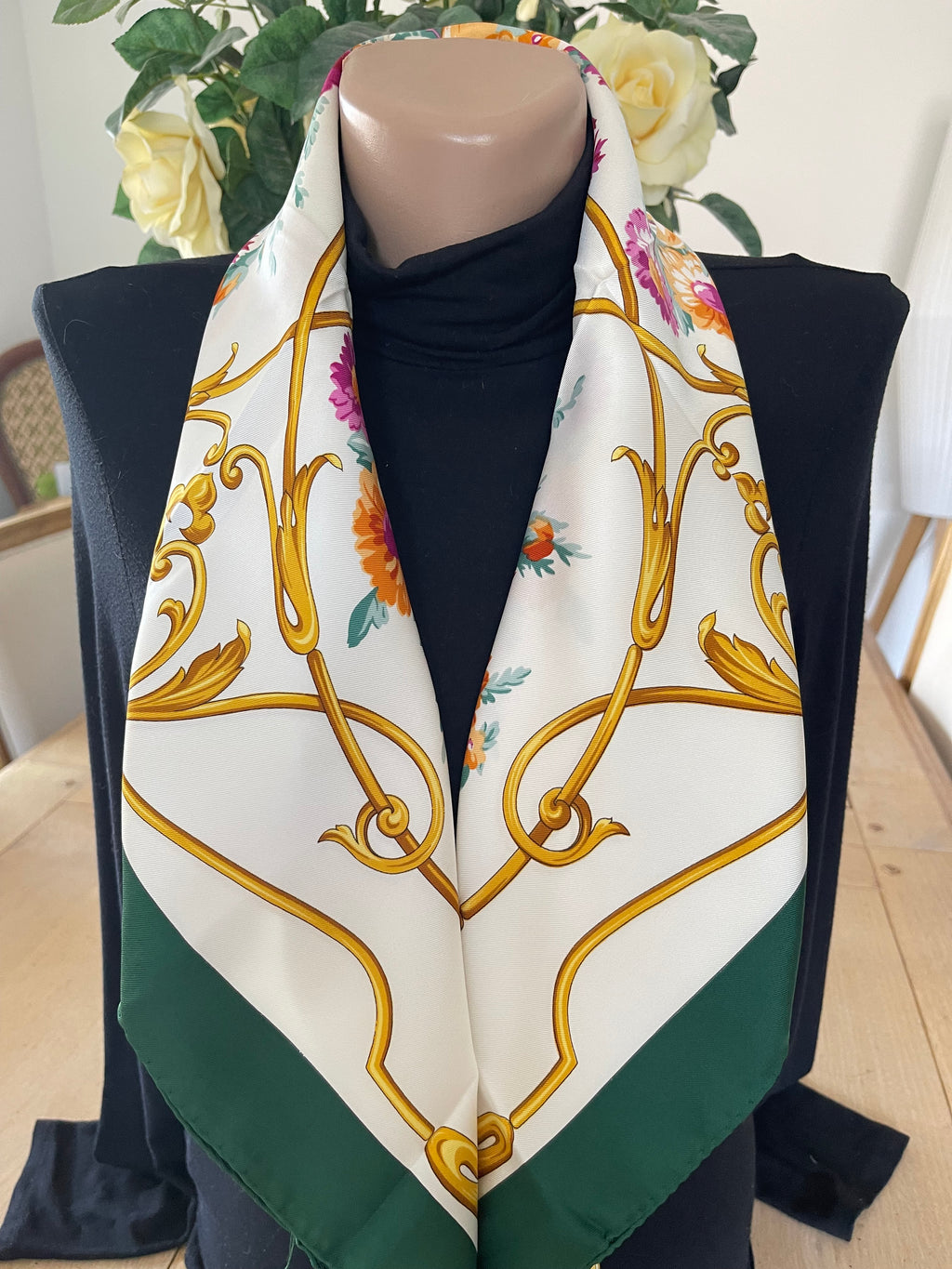 Flower Silk scarf  carré foulard scarf seide soie silk