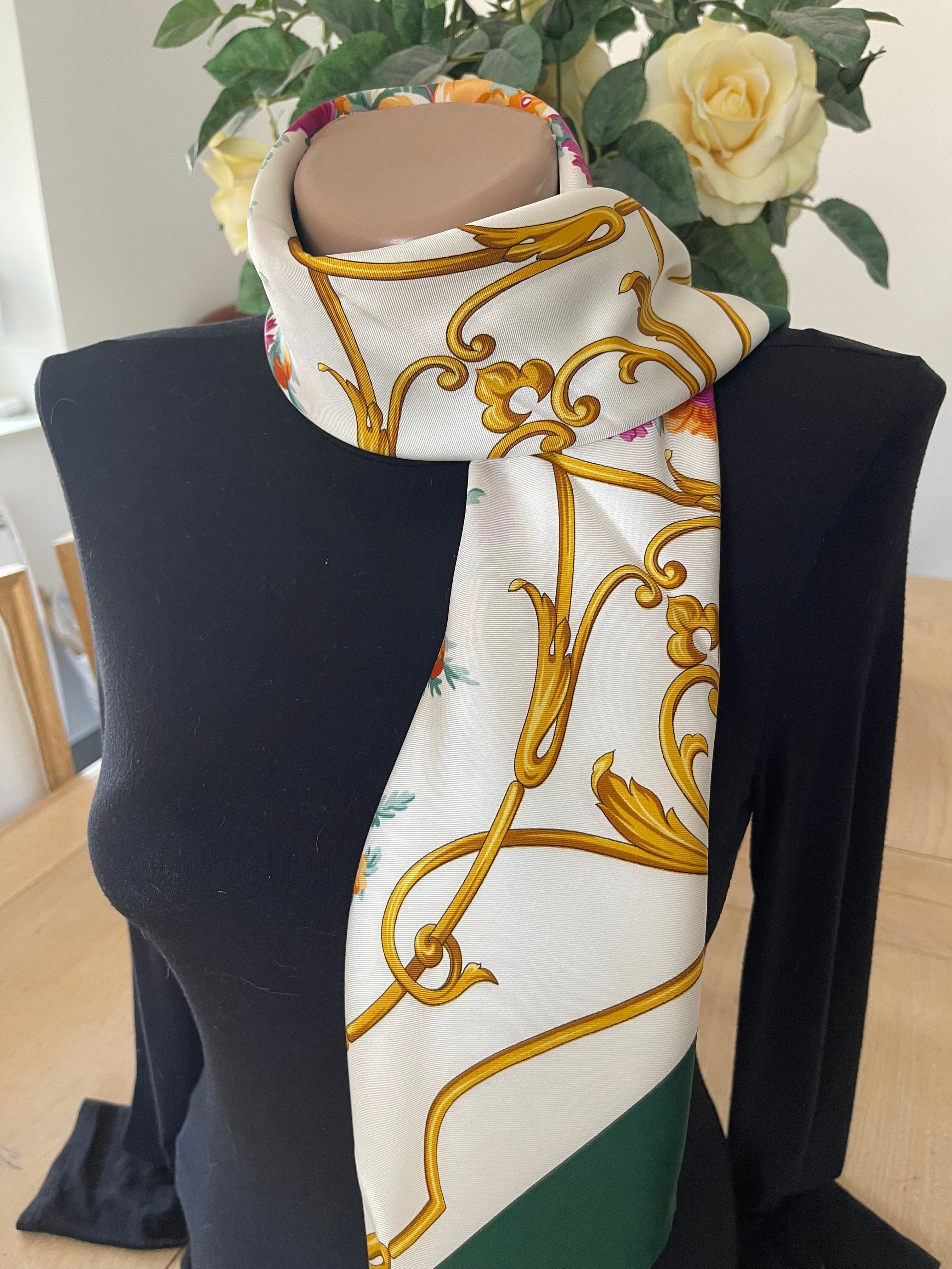 Flower Silk scarf  carré foulard scarf seide soie silk