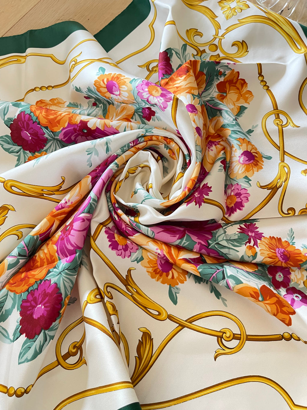 Flower Silk scarf  carré foulard scarf seide soie silk