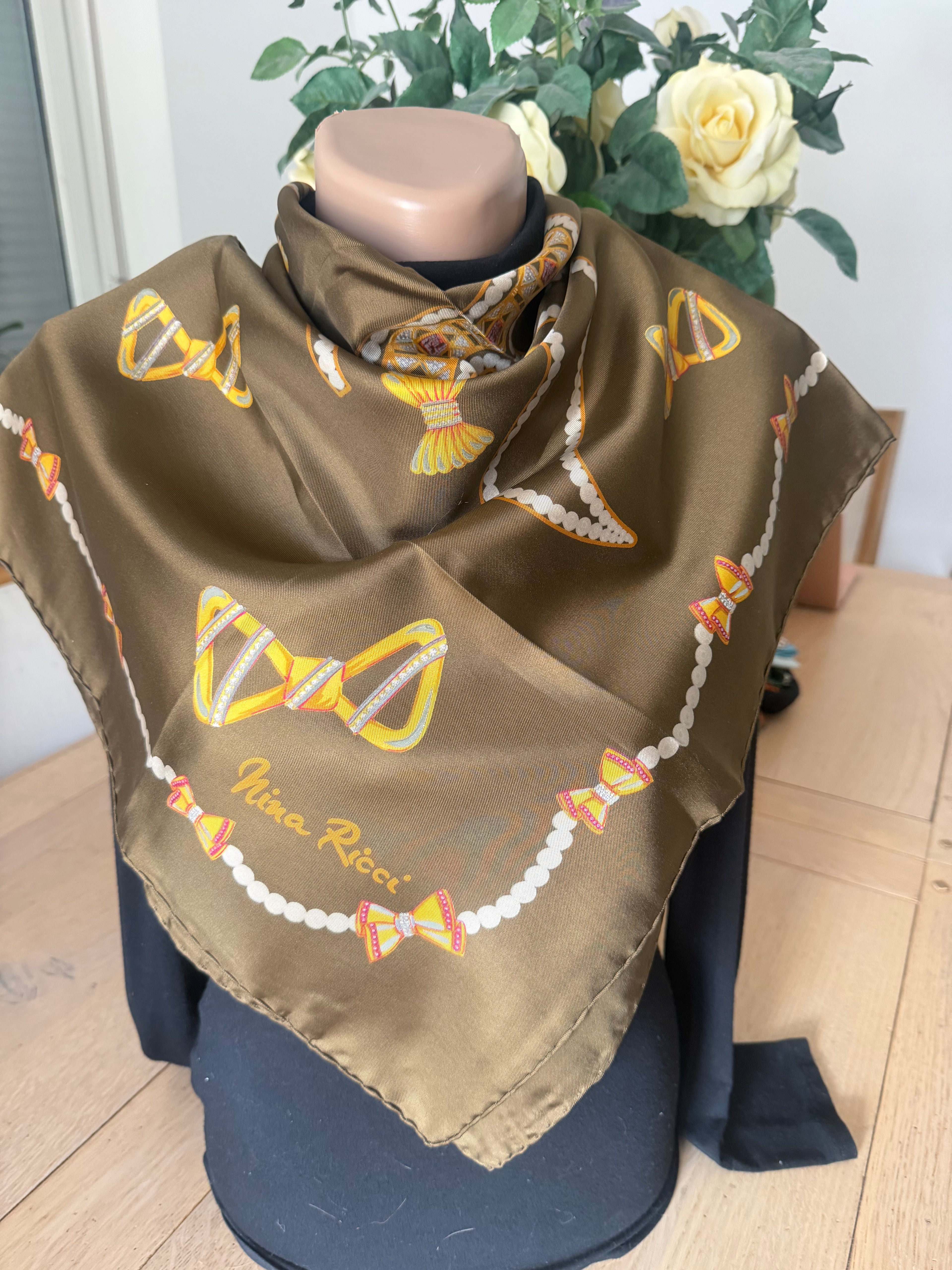 NINA RICCI scarf foulard carré schal sjaal seide silk soie