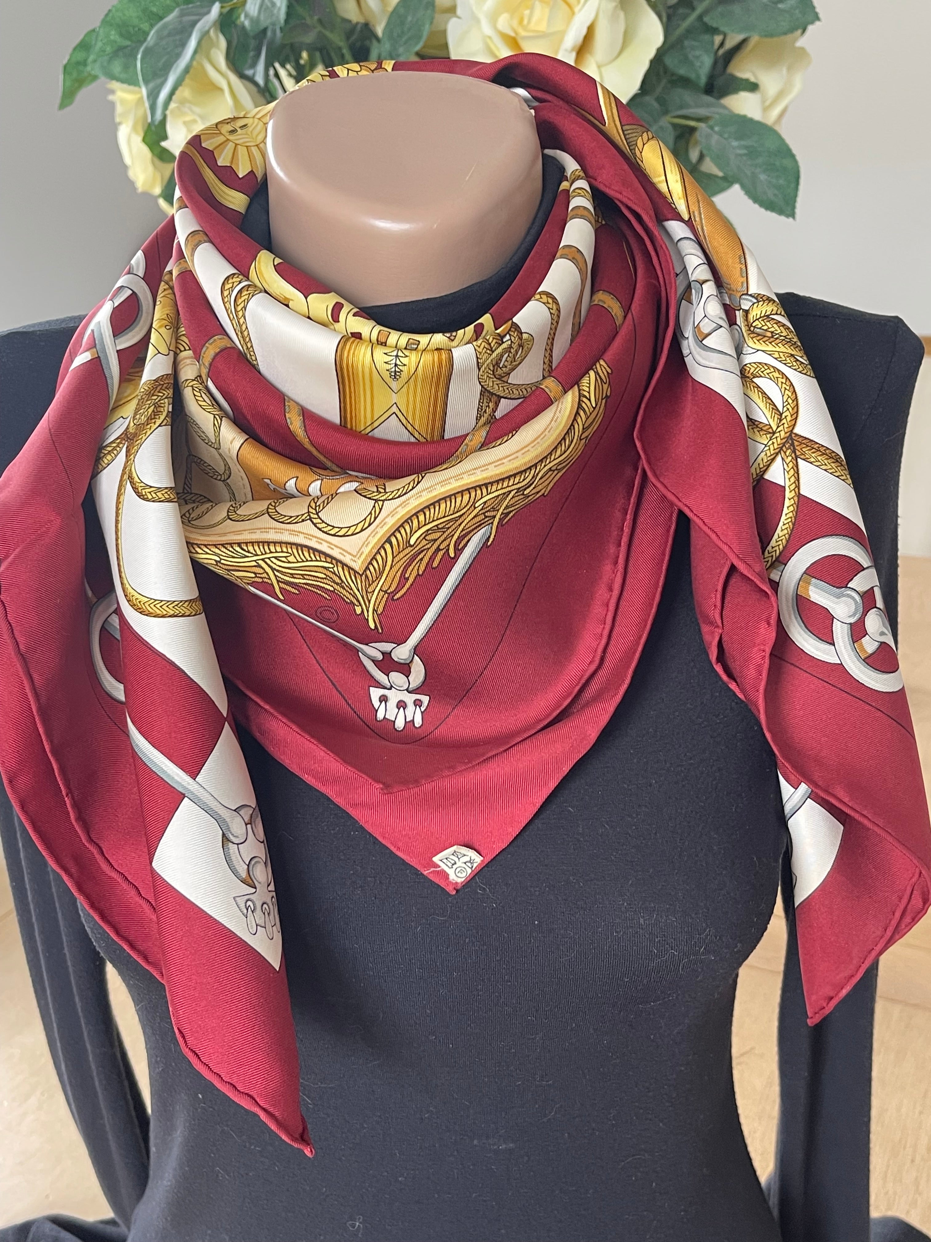 Foulard Carré HERMÈS en soie seide silk