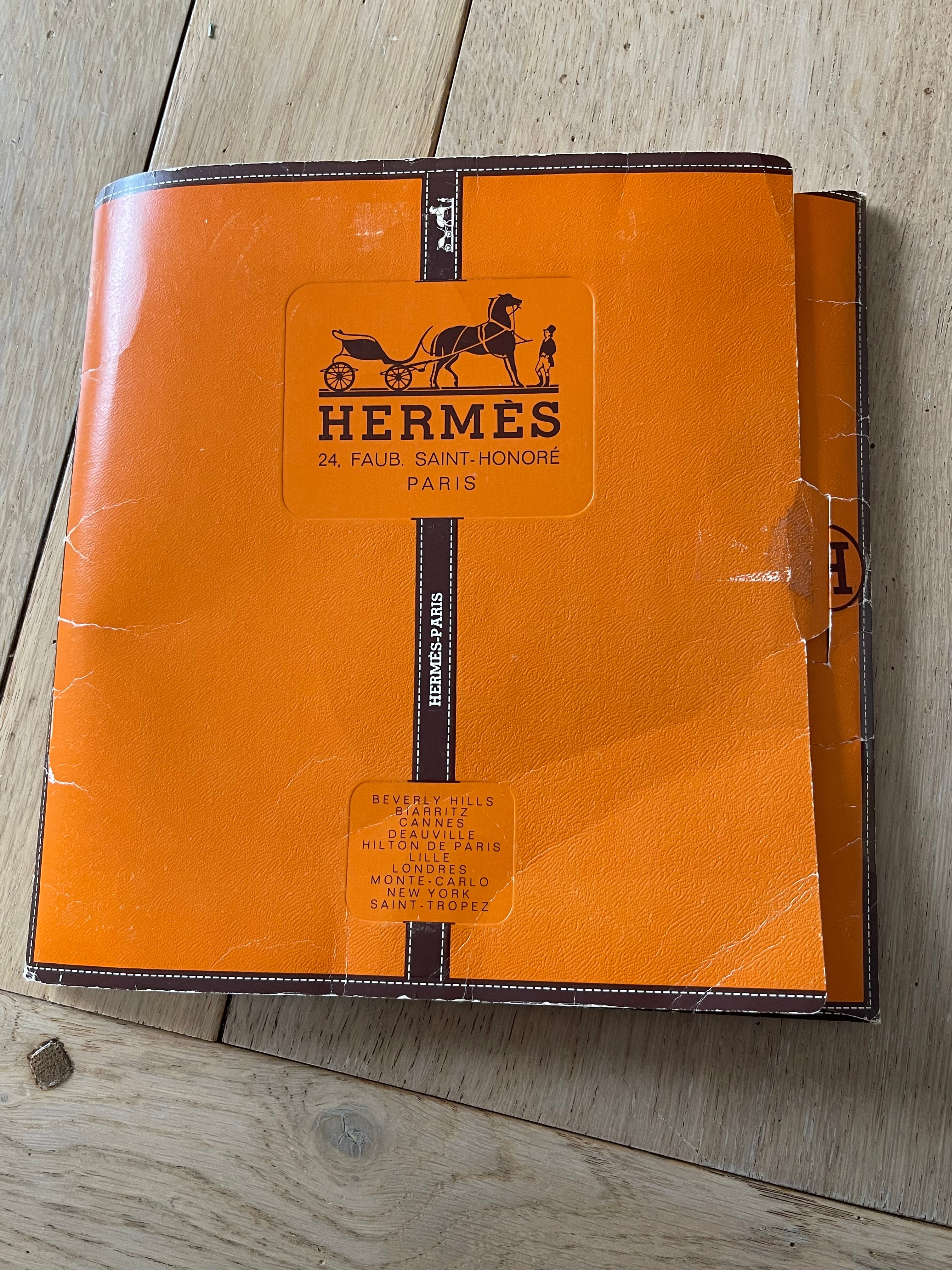 Foulard Carré HERMÈS en soie seide silk