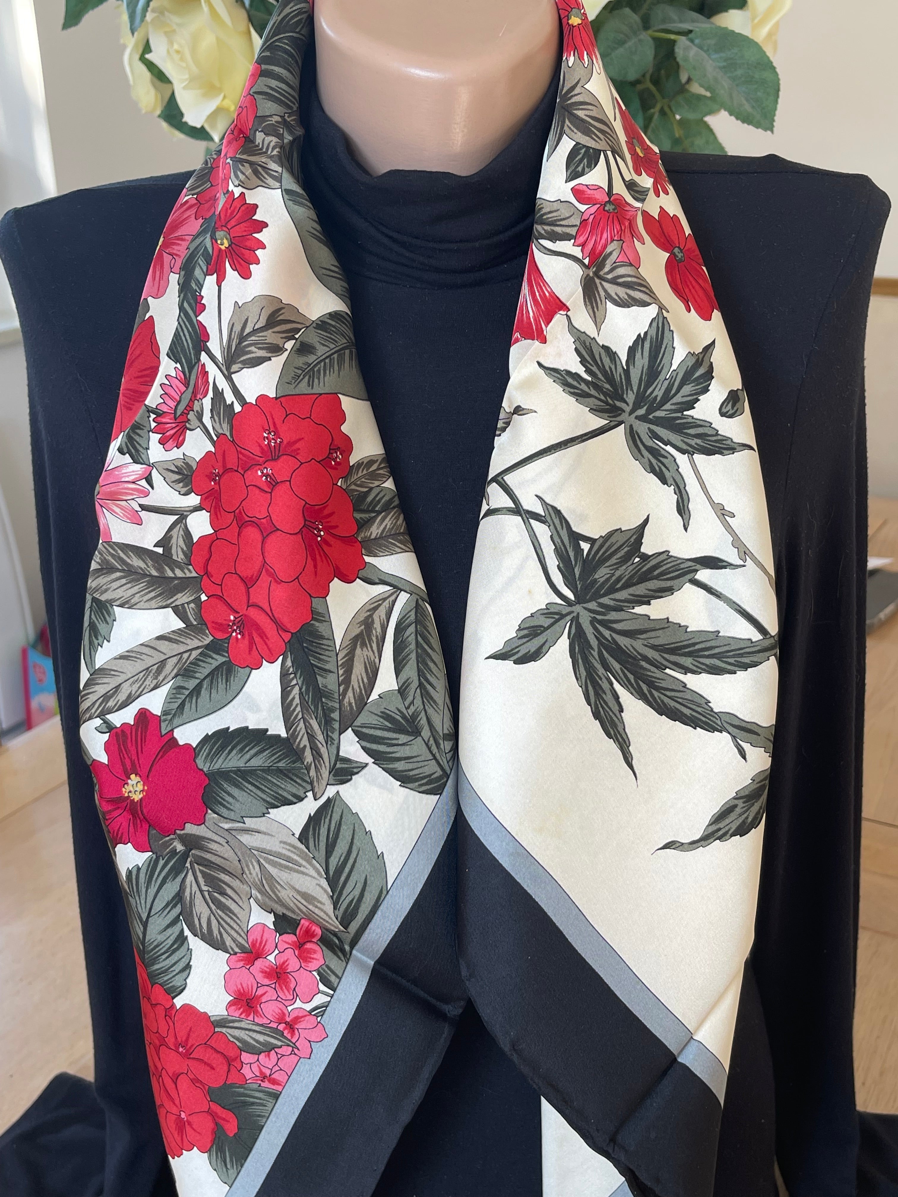 Foulard carré en soie scarf schal sjaal seide silk soie