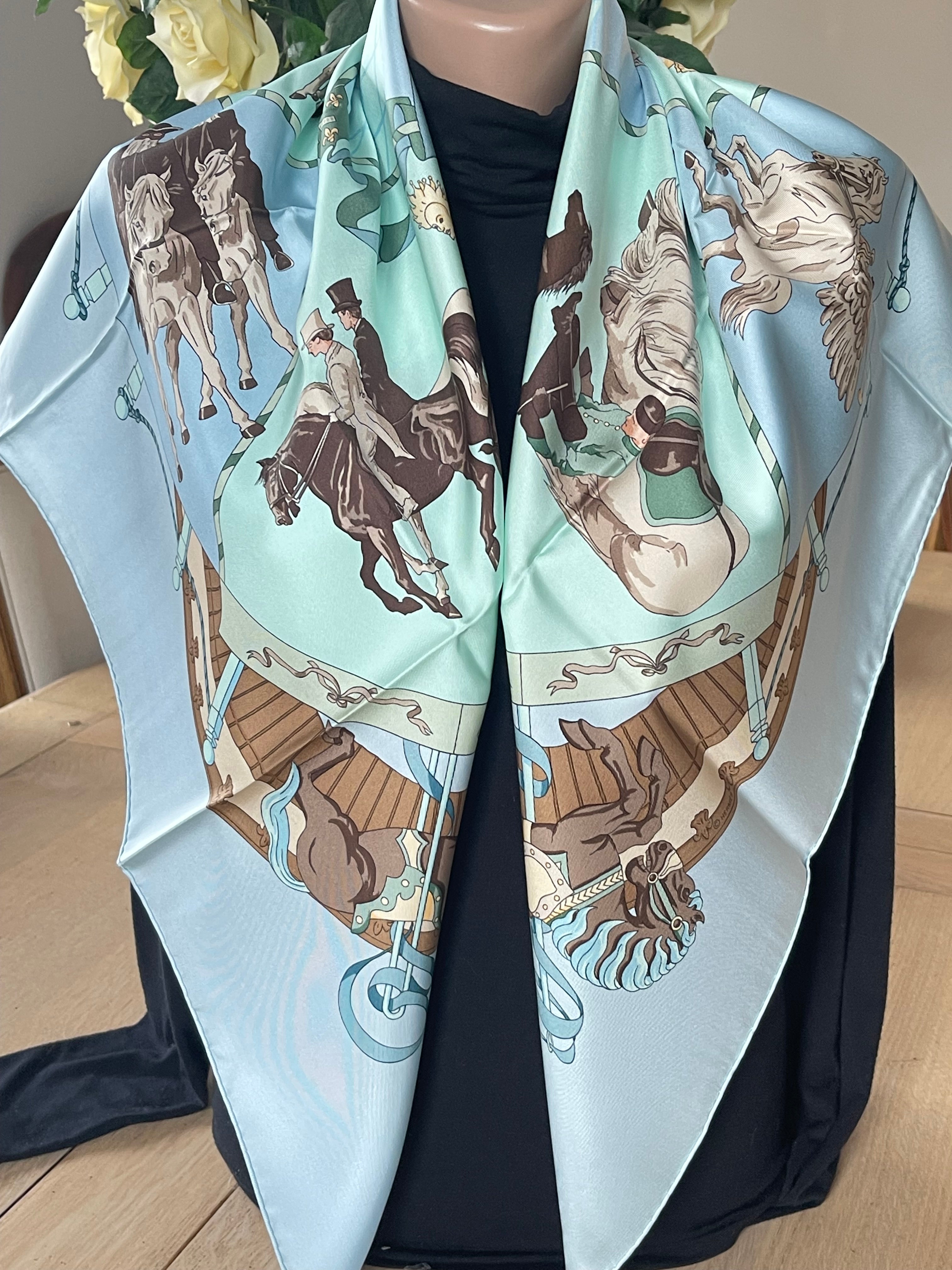 Foulard carré HERMÈS Musée Vivant signé Silk SCARF seide seda seta schal