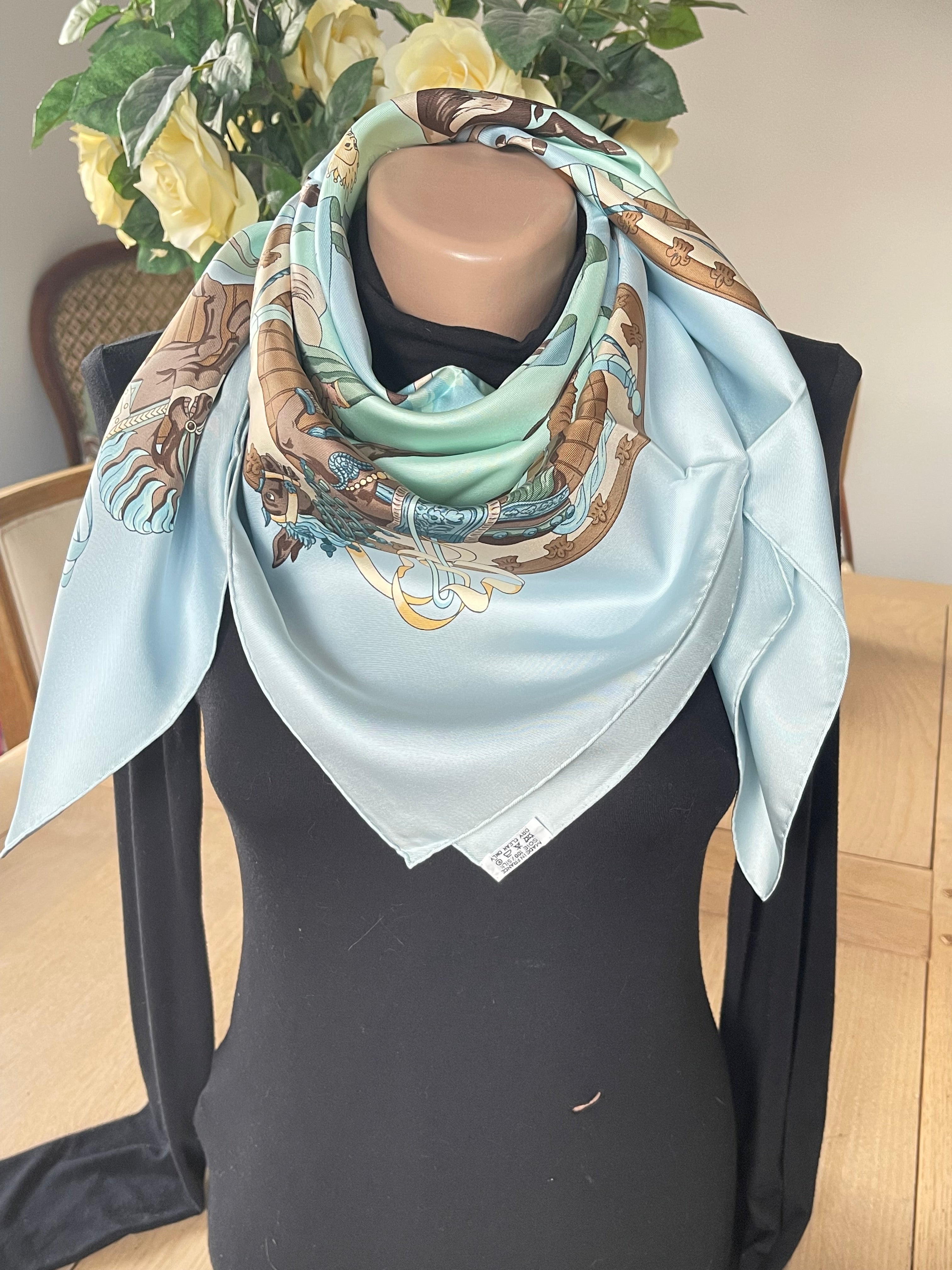 Foulard carré HERMÈS Musée Vivant signé Silk SCARF seide seda seta schal