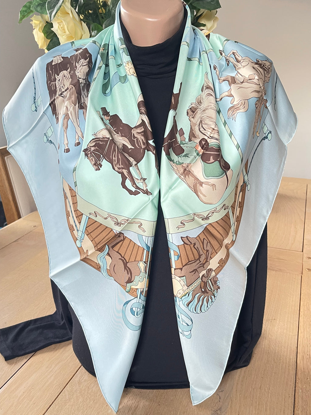 Foulard carré HERMÈS Musée Vivant signé Silk SCARF seide seda seta schal