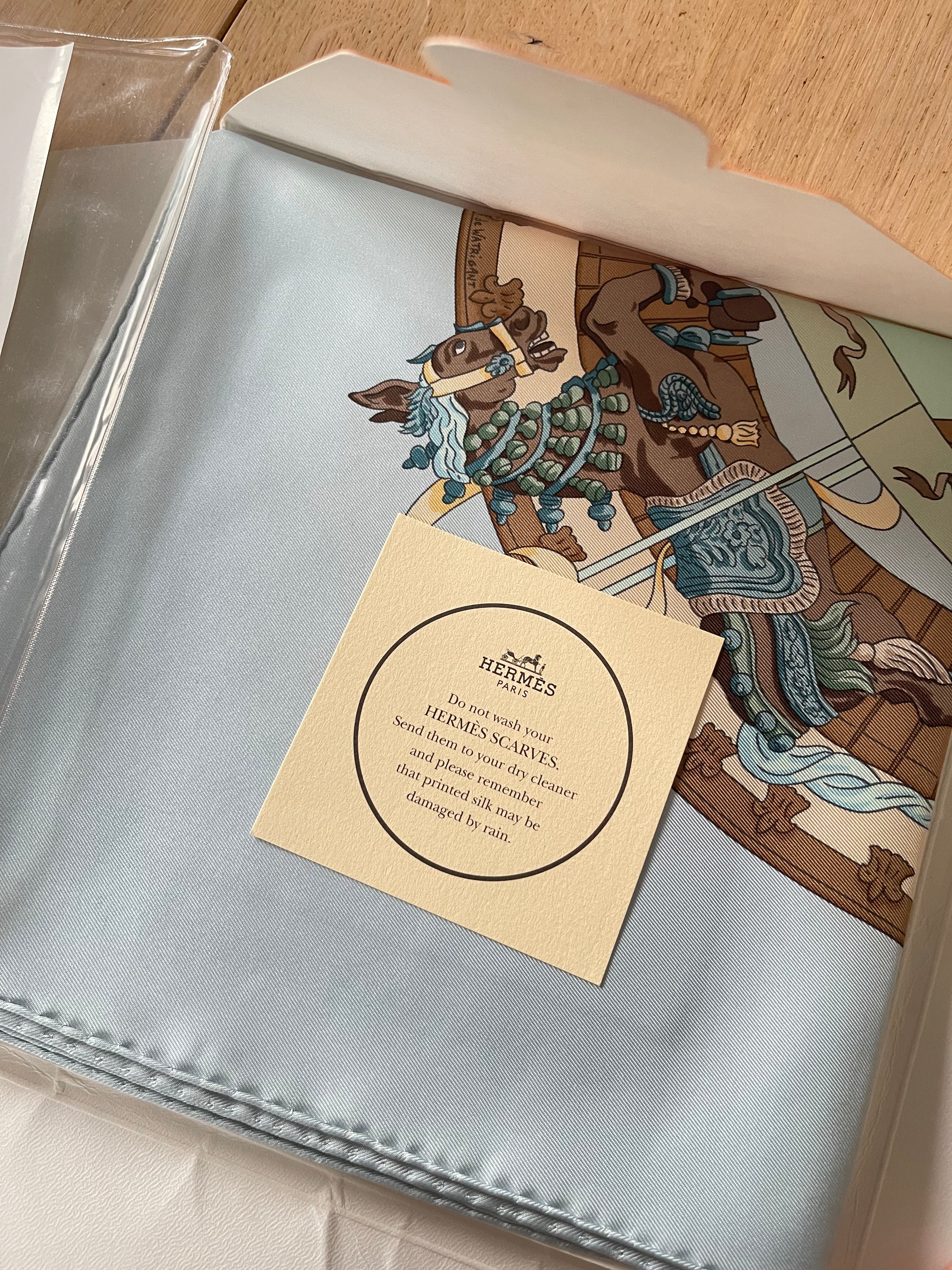 Foulard carré HERMÈS Musée Vivant signé Silk SCARF seide seda seta schal