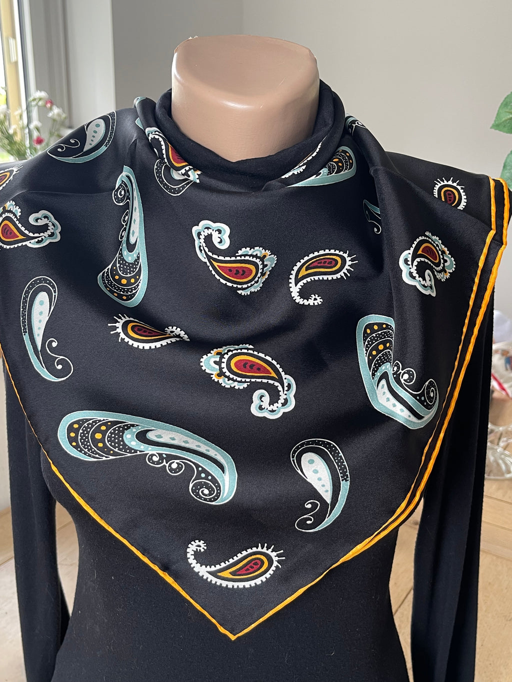 Black scarf carré carré foulard silk seide