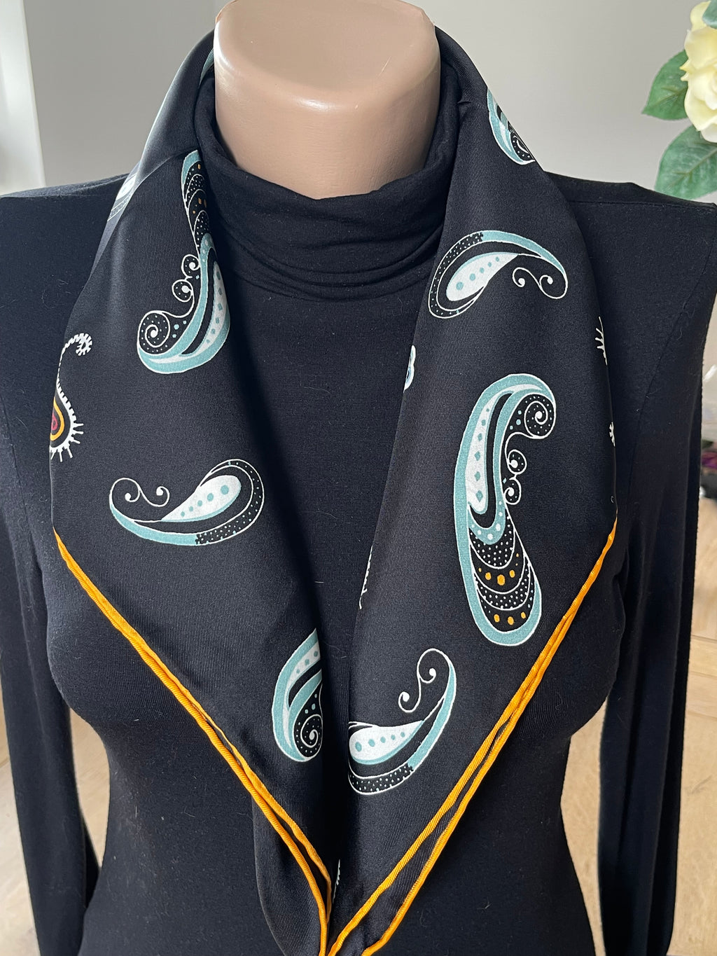 Black scarf carré carré foulard silk seide