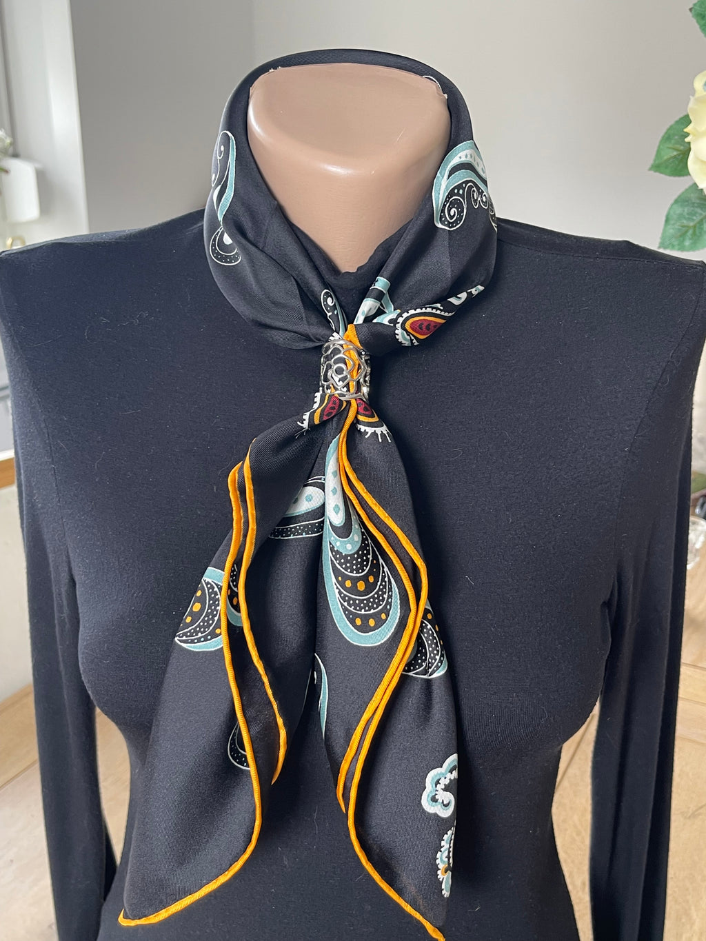 Black scarf carré carré foulard silk seide