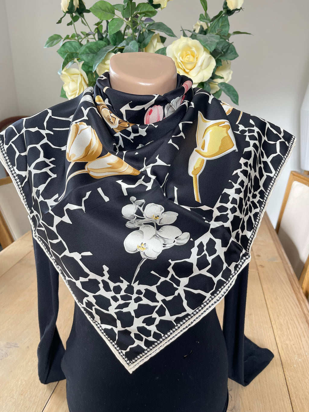 CHRISTIAN DIOR carré foulard scarf schal sjaal seide silk soie