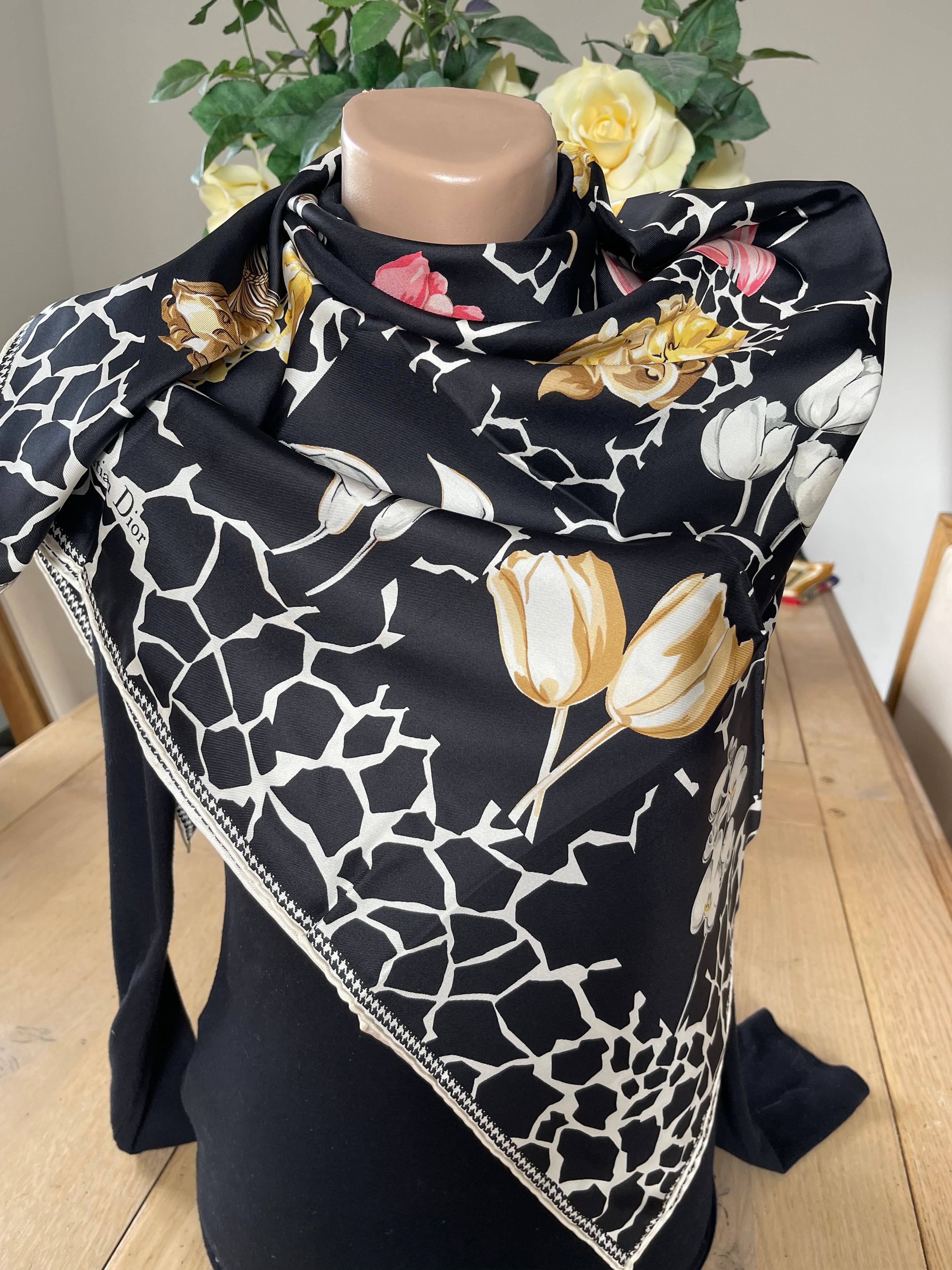 CHRISTIAN DIOR carré foulard scarf schal sjaal seide silk soie