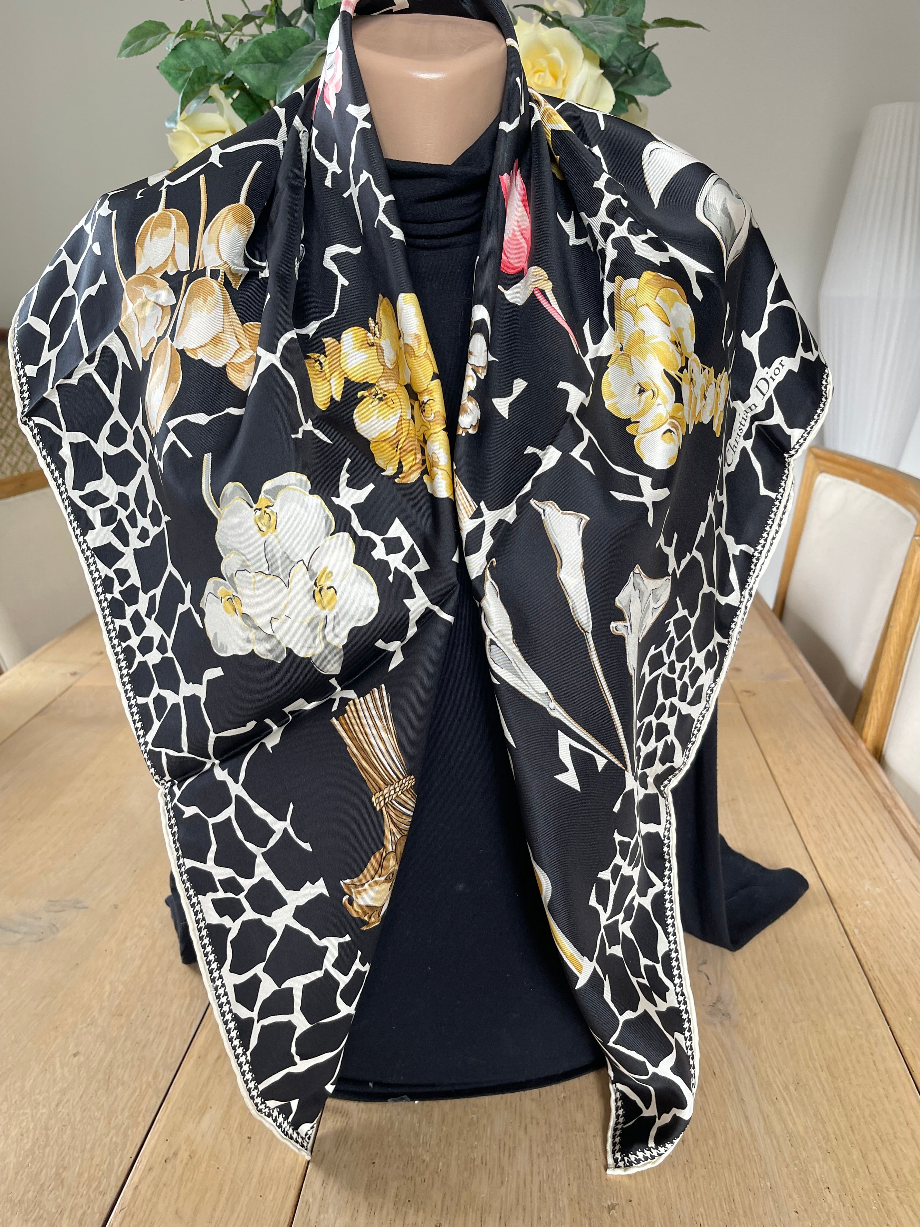 CHRISTIAN DIOR carré foulard scarf schal sjaal seide silk soie