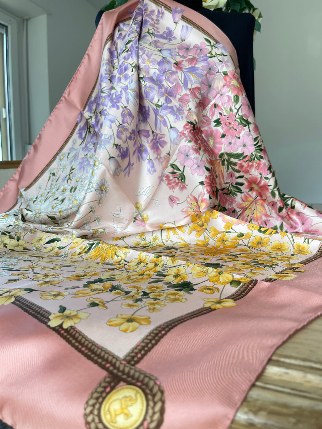 Foulard carré HUNTING WORLD seide schal silk soie